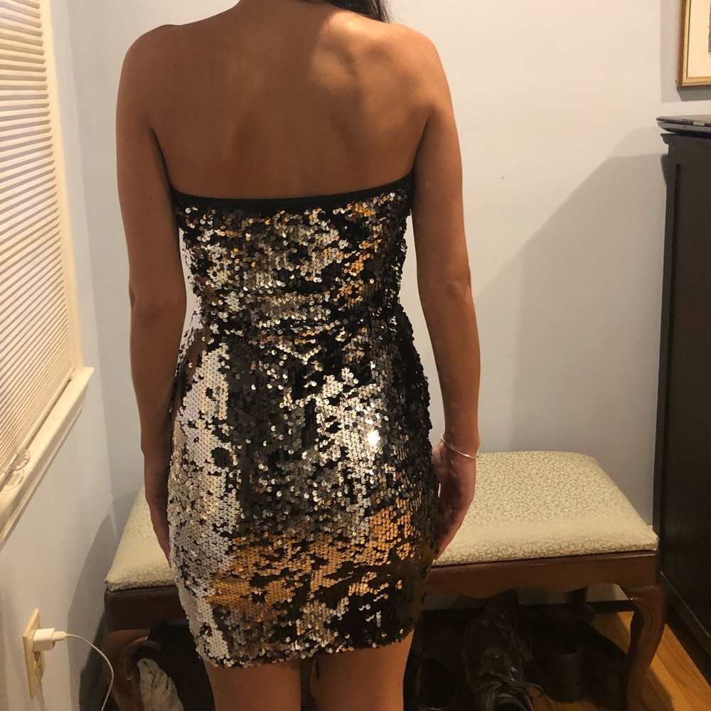 Sparkles change from black/ silver at touch